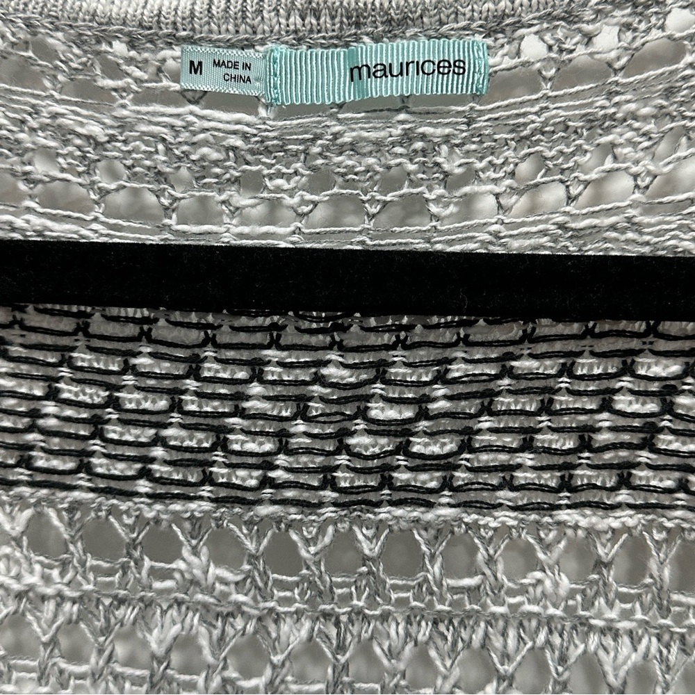 Gray Patterned Women's Sweater - Size Medium - image 4